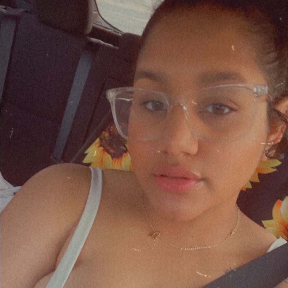 Meet your Posher, Lourena